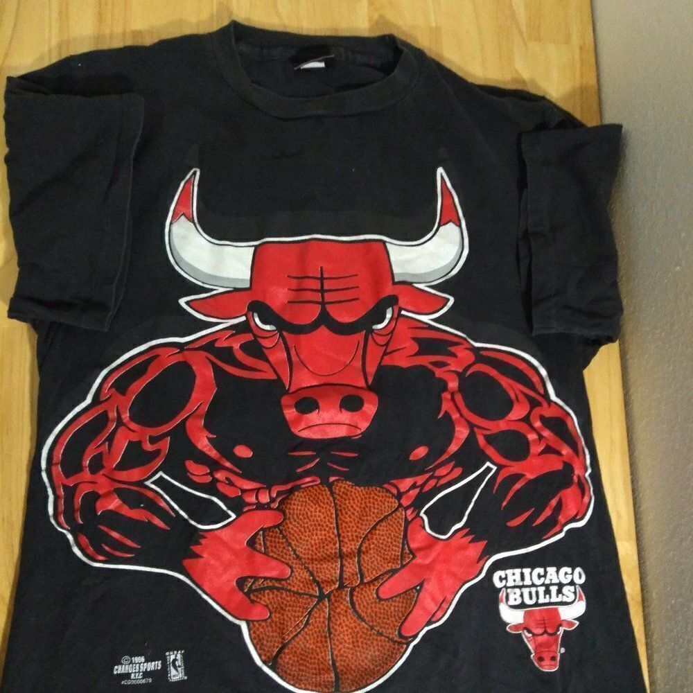 Vintage 90s Chicago Bulls Record Breakin' Title Takin' T-Shirt